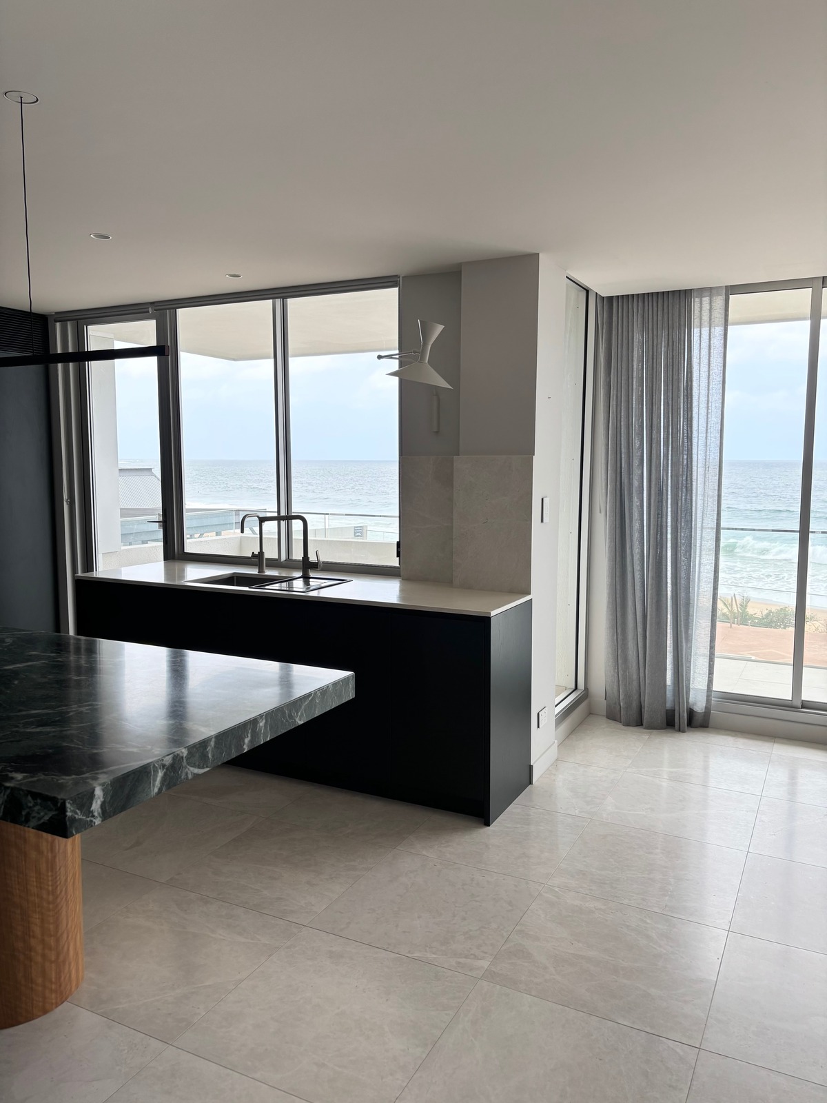 Spotless beachfront apartment